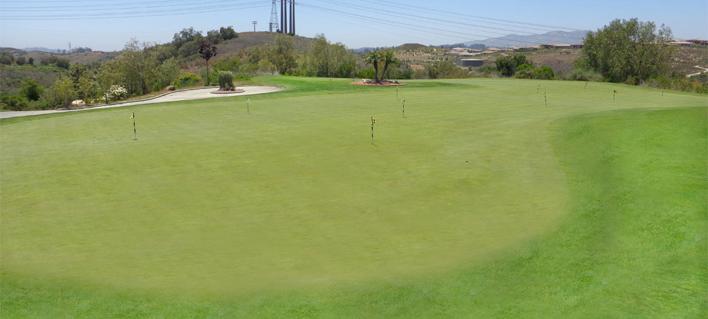 Public Putting Green - Moorpark Country Club
